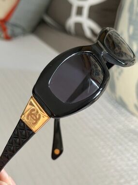 CHANEL Black Sunglasses with Gold CC Temple Plaque